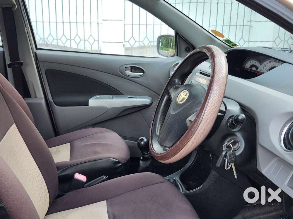 Toyota Etios Cross 1.5 V, 2011, Petrol