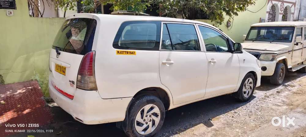 Toyota Innova 2011
