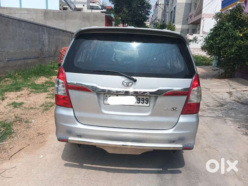 Toyota Innova 2.5 V 2014 Model 7 Seater Vehicle