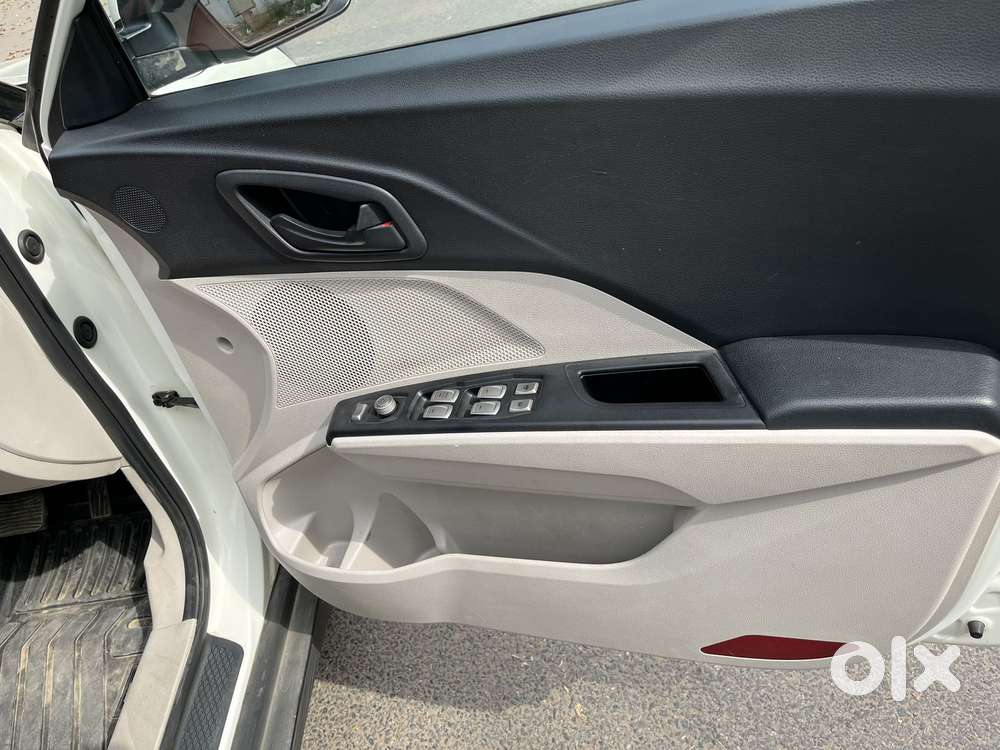 Mahindra Xuv300 1.2 W6 Amt Petrol, 2022, Petrol