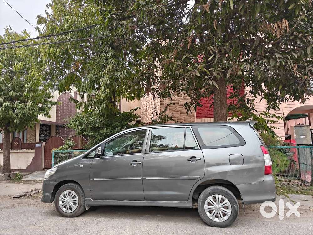 Toyota Innova 2012 Grey Color First Hand Well Maintained