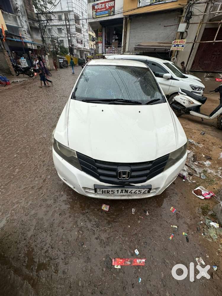 Honda City V At 2011 Km Driven