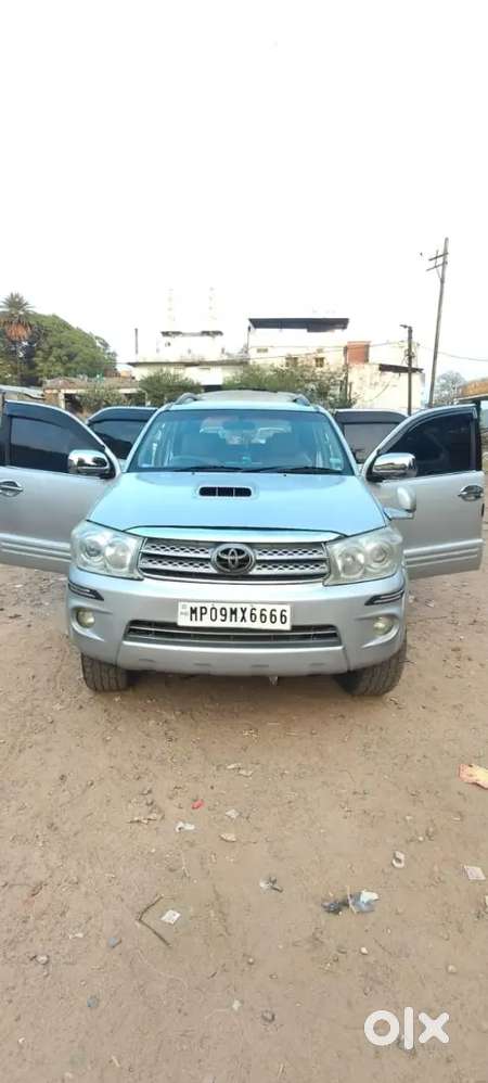 Toyota Fortuner 4x4 2011 Full Loaded He