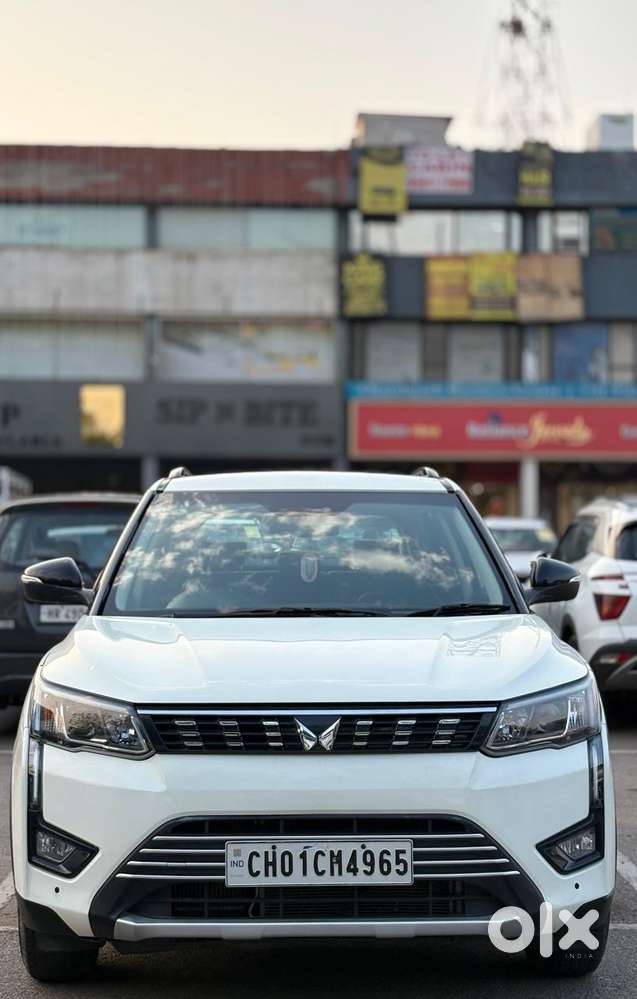 Mahindra Tuv 300 T8, 2022, Petrol
