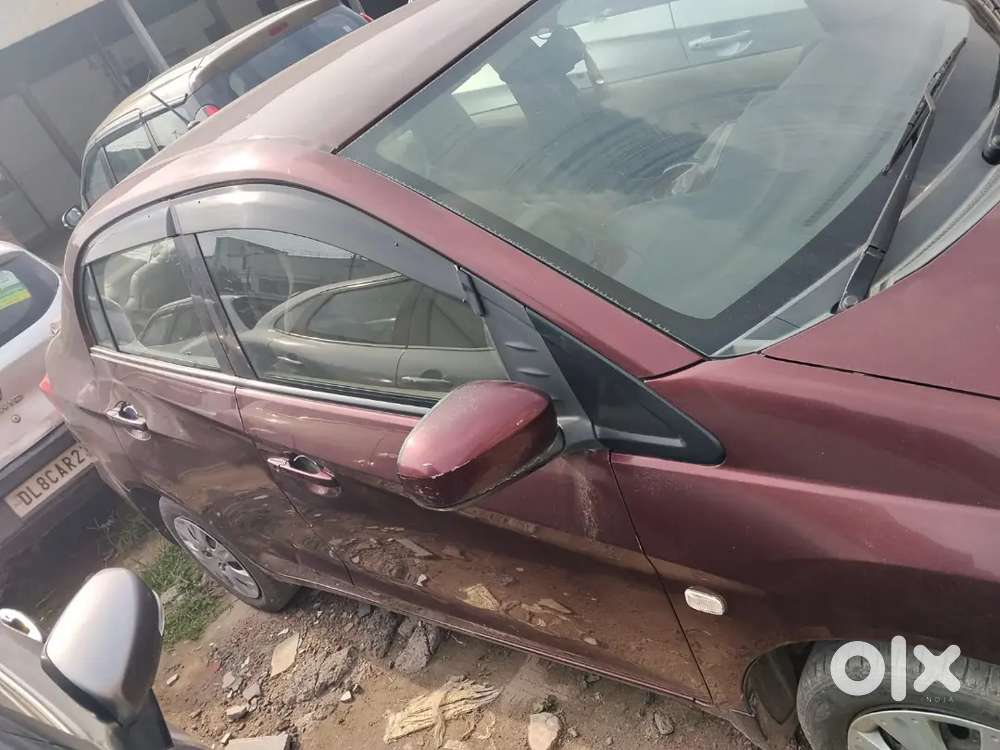 Good Condition Car Hi Abe Pore 2.5 Sal Se Upr Ka Time Hi Gadi Me