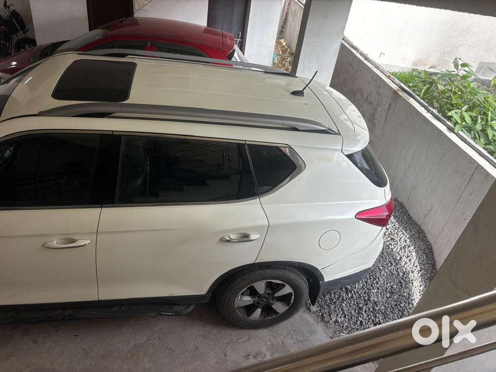 Mahindra Alturas G4 4x2 At, 2019, Diesel