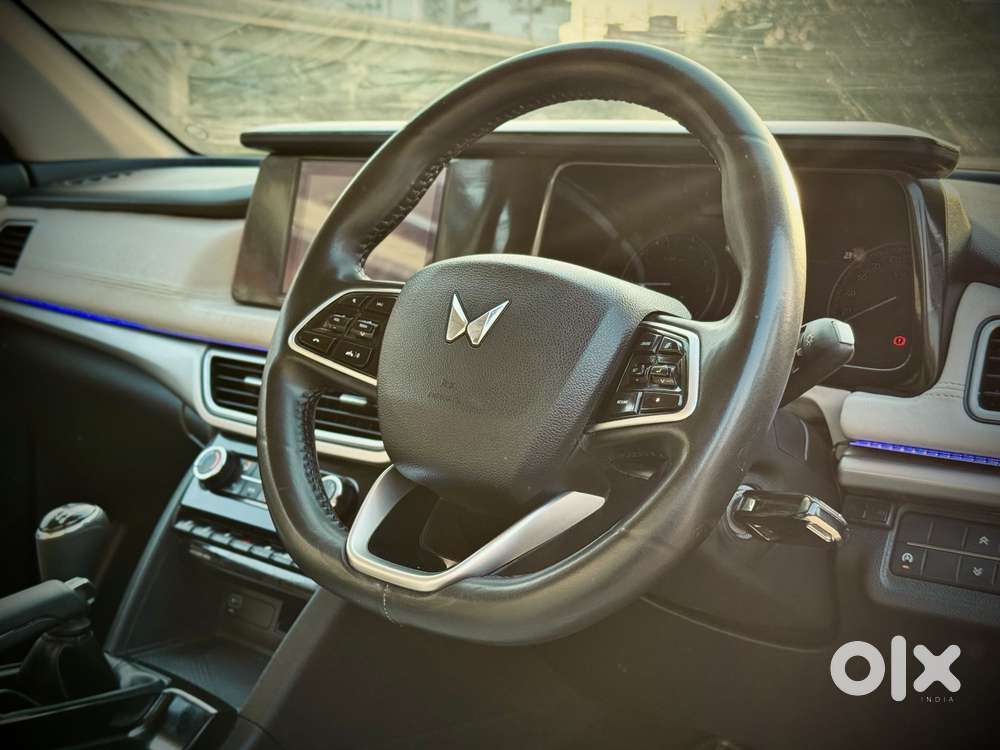 Mahindra Xuv700 2.0 Mx Petrol Mt 5 Str, 2024, Petrol