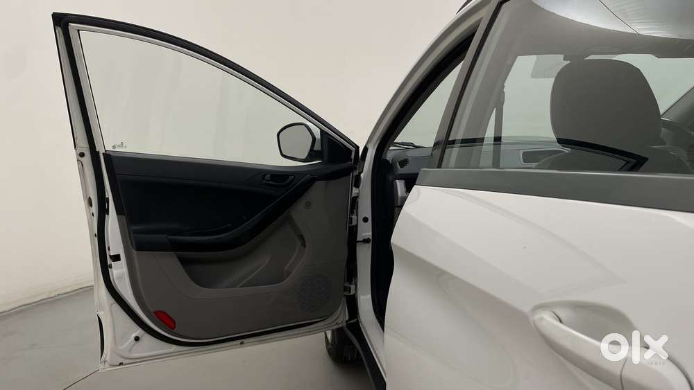 Tata Nexon 1.2 Revotron Xt, 2018, Petrol