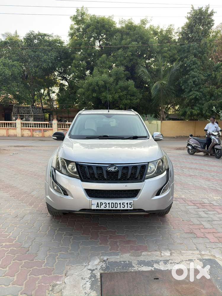 Mahindra Xuv500 Showroom Maintain