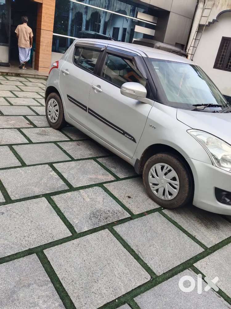 Maruti Suzuki Swift Vxi Petrol 2012