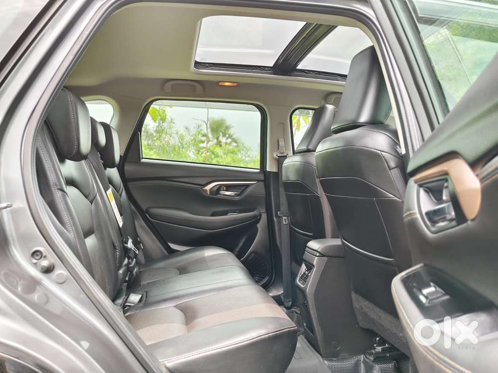 Maruti Suzuki Grand Vitara 1.5 Alpha Plus Intelligent Hybrid Ecvt, 2..