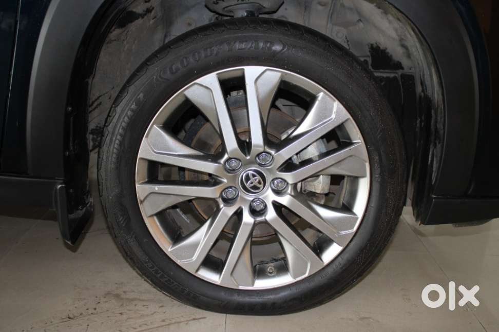 Toyota Innova Hycross 2.0 Zx Hybrid 7 Str, 2023, Petrol