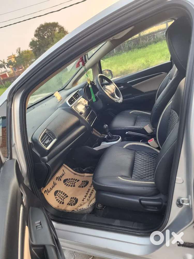 Honda Jazz V 
Power Windows 
Power Steering 
Power Break