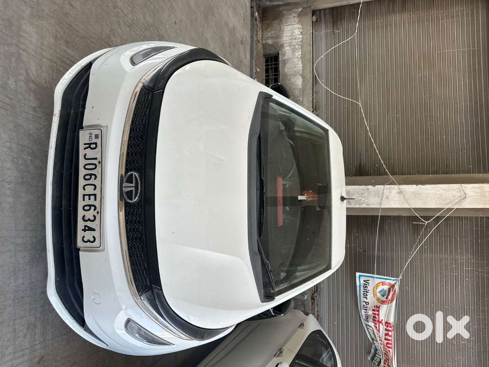 Tata Altroz Xz Petrol 2nd Top Model