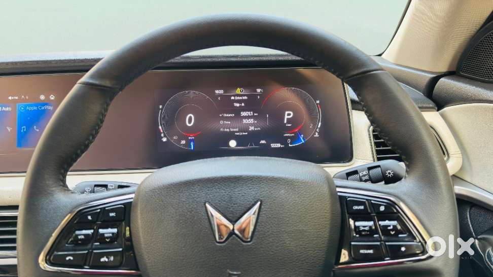 Mahindra Xuv700 2.0 Ax 7 Petrol At Str, 2024, Petrol