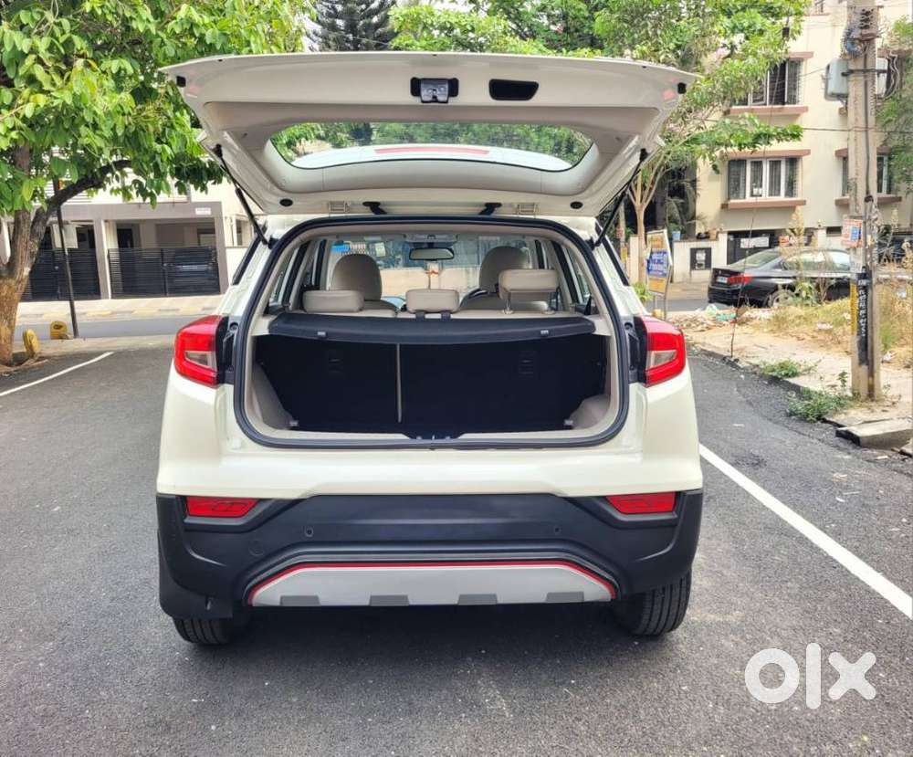 Mahindra Xuv300 1.2 W8 (o) Amt Petrol, 2023, Petrol