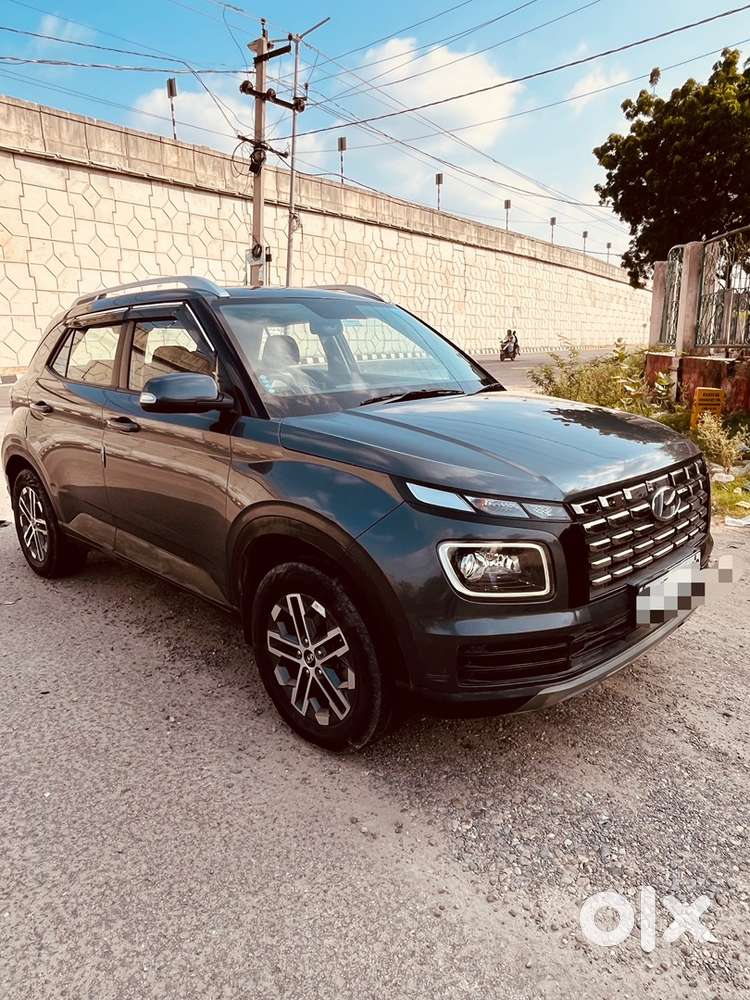 Hyundai Venue 2023 Petrol Well Maintained