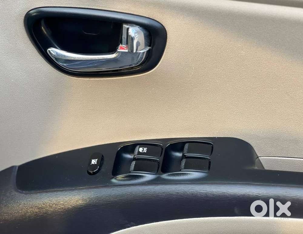 Hyundai I10 Sportz, 2015, Petrol