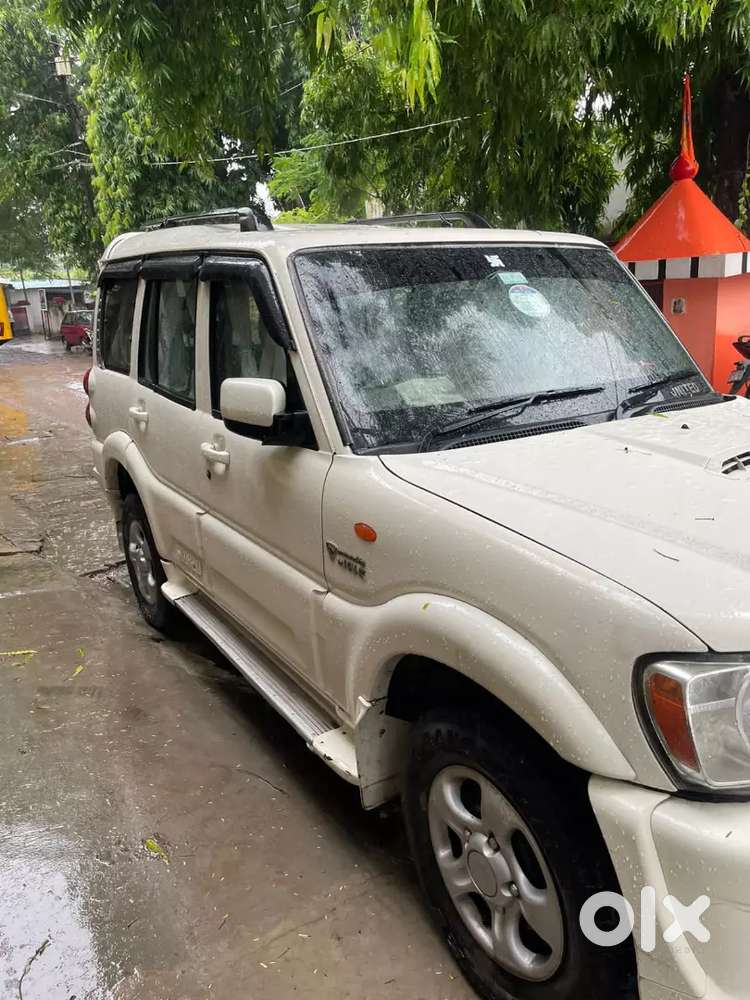 Car Bahot Acchi Condition Me 5saal Renewal Hai Car