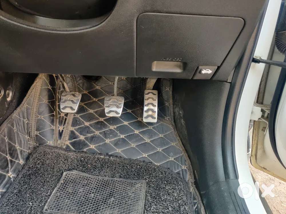 Hyundai Venue Sx Dual Tone October-2021 With All Top Model Features