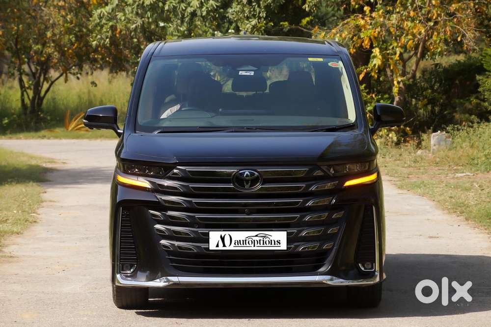 Toyota Vellfire Vip – Executive Lounge, 2025, Petrol