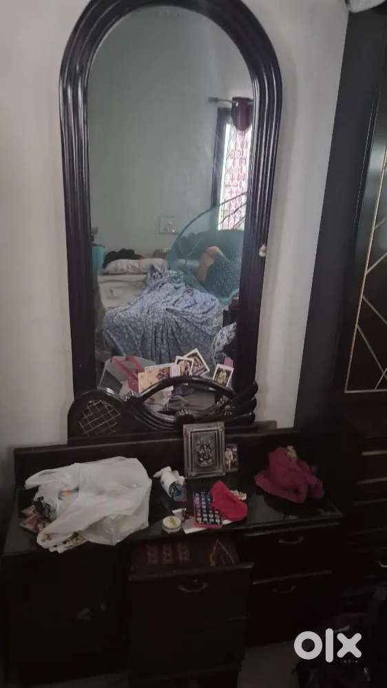 Dressing table