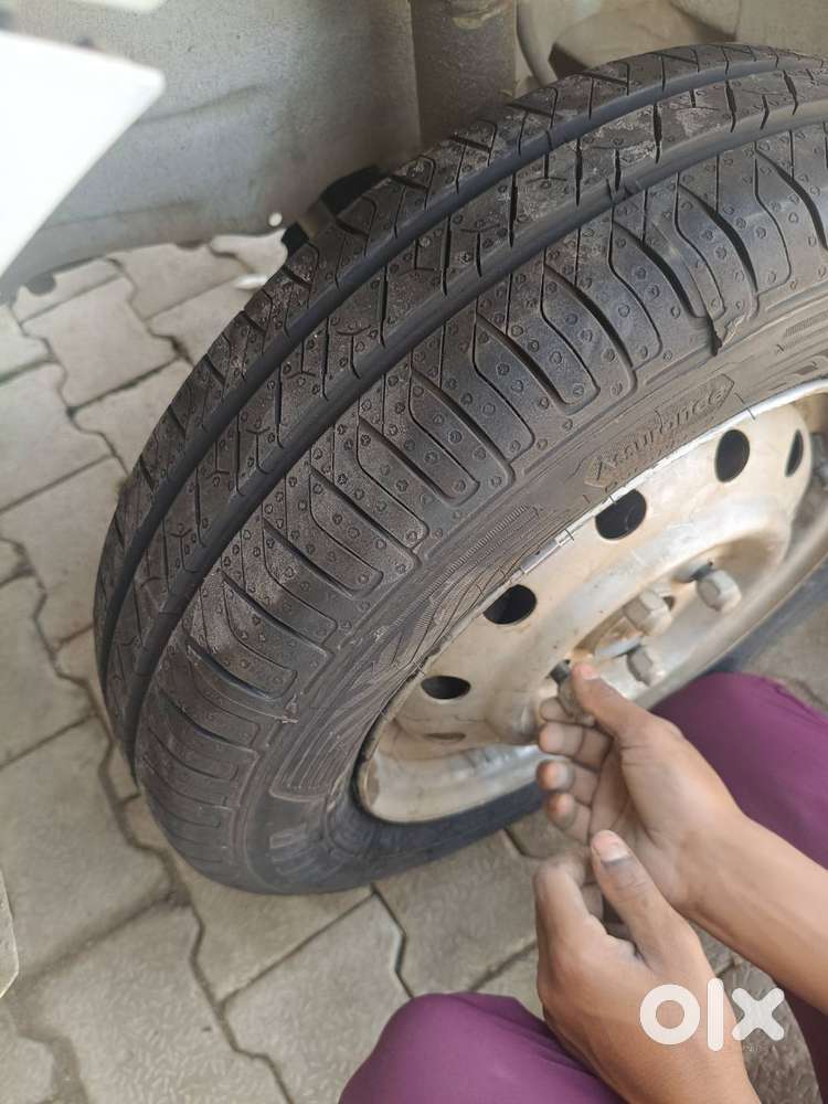 Lene Bale Hi Sampark Kare Gadi Me Koi Kami Nahi Hai