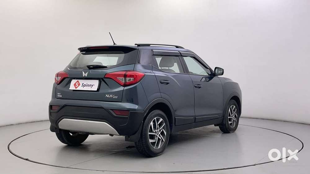 Mahindra Xuv300 W8 (o) 1.5 Diesel Amt, 2023, Diesel