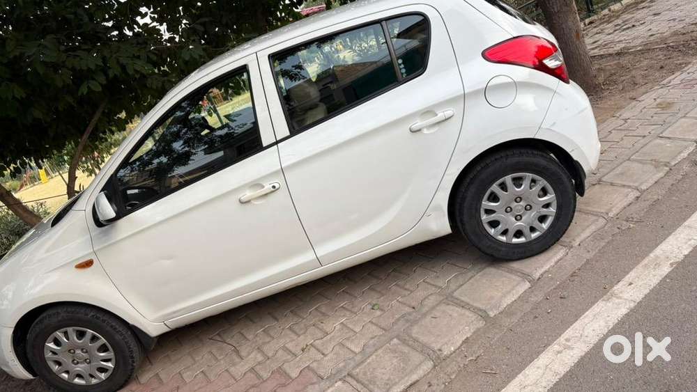 Hyundai Car 2011 Petrol