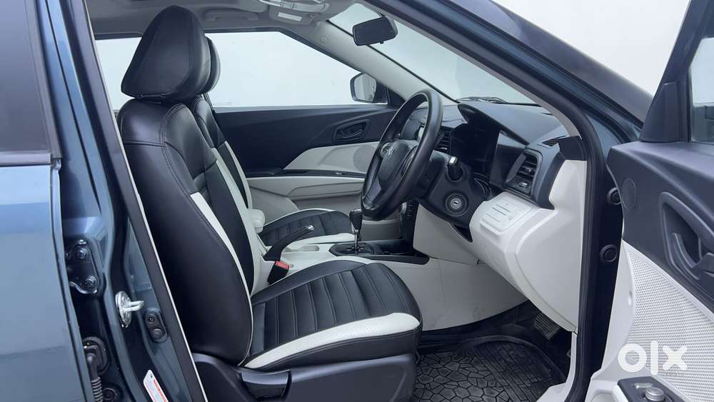 Mahindra Xuv300 1.2 W6 Amt Petrol, 2023, Petrol