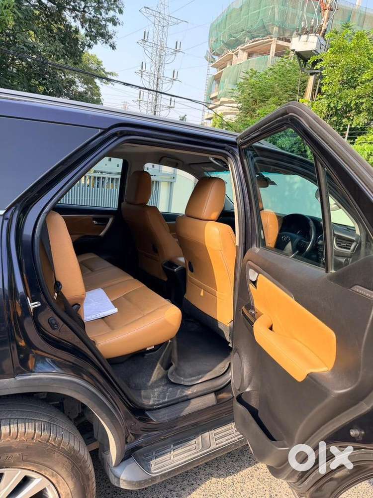 2022 Toyota Fortuner 4*4 At (black Crystalline Shine)