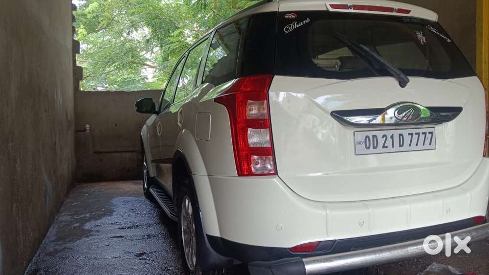 Mahindra Xuv500 W10 2016