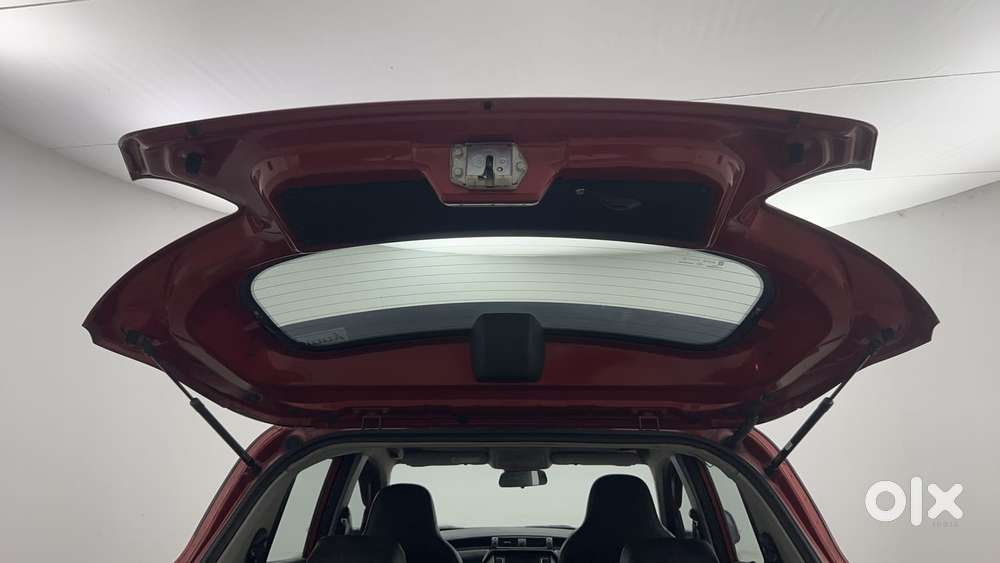 Mahindra Kuv100 Nxt 1.2 K8 Petrol 6 Str Dual Tone, 2017, Petrol
