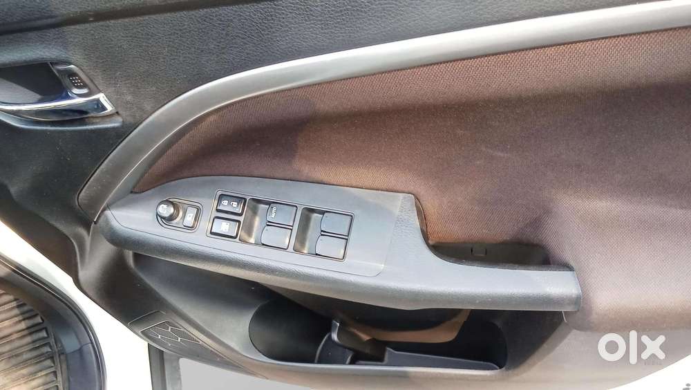 Maruti Suzuki Brezza 1.5 Zxi At Smart Hybrid, 2022, Petrol