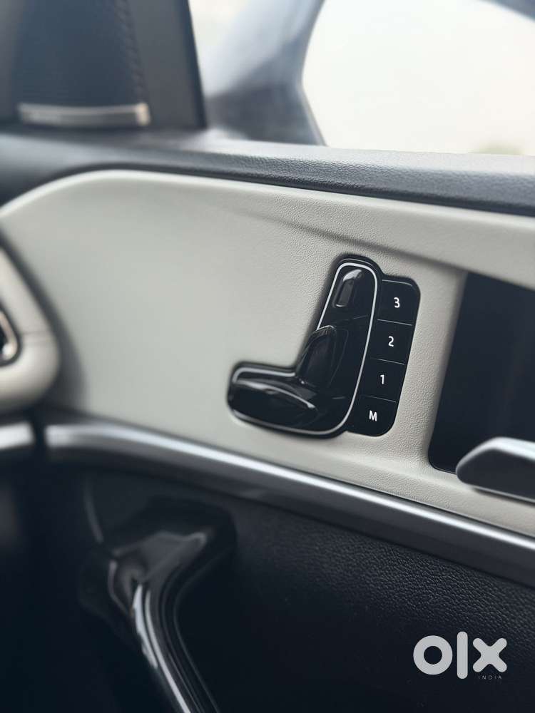 Mahindra Xuv700 2.2 Ax 7 Diesel At Luxury Pack Str, 2025, Diesel