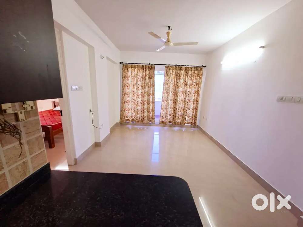 At kowdiar Kuravankonam road 1 bedroom flat for rent only 20000 /-