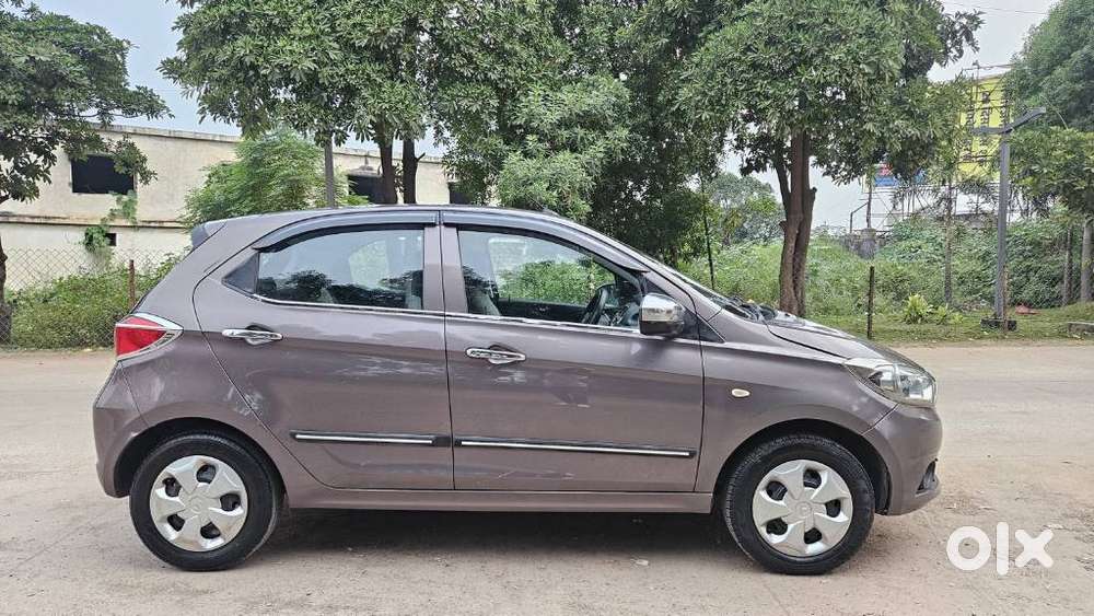 Tata Tiago 1.2 Revotron Xt (o), 2017, Petrol