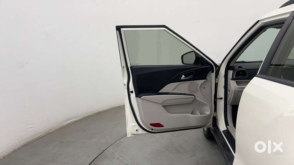 Mahindra Xuv300 W8 Option Diesel, 2023, Diesel