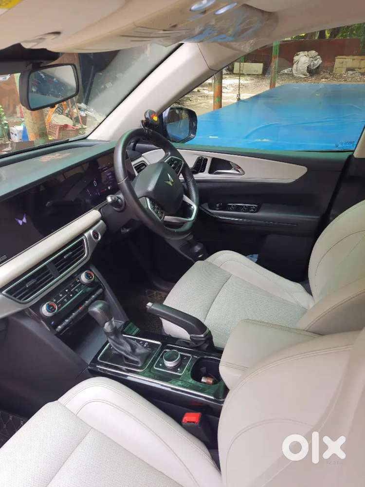 Mahindra Xuv700, Ax7 At Petrol December 2021 Reg.