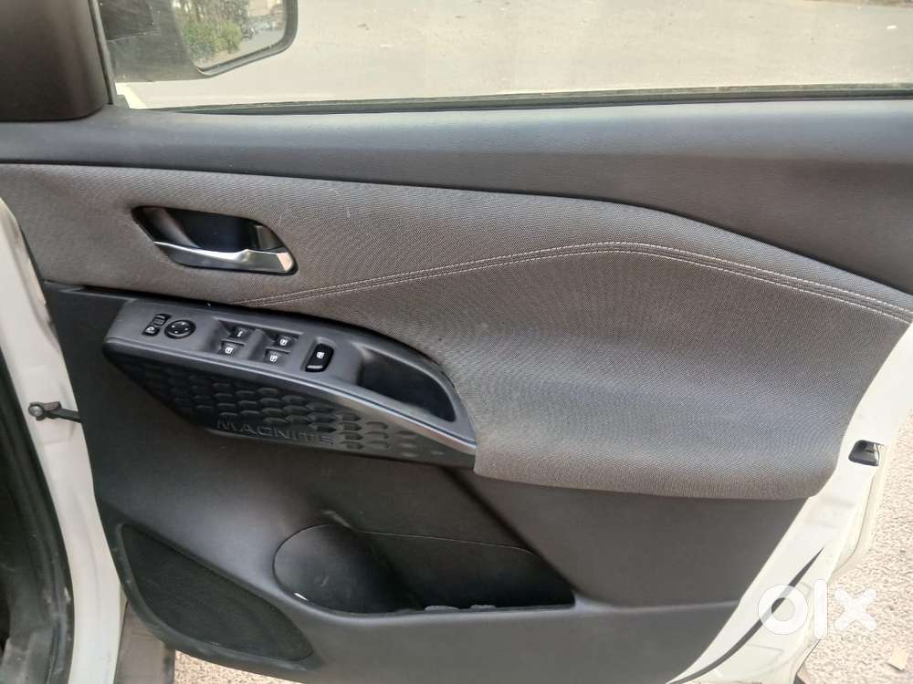 Nissan Magnite 1.0 Xv Premium, 2025, Cng & Hybrids