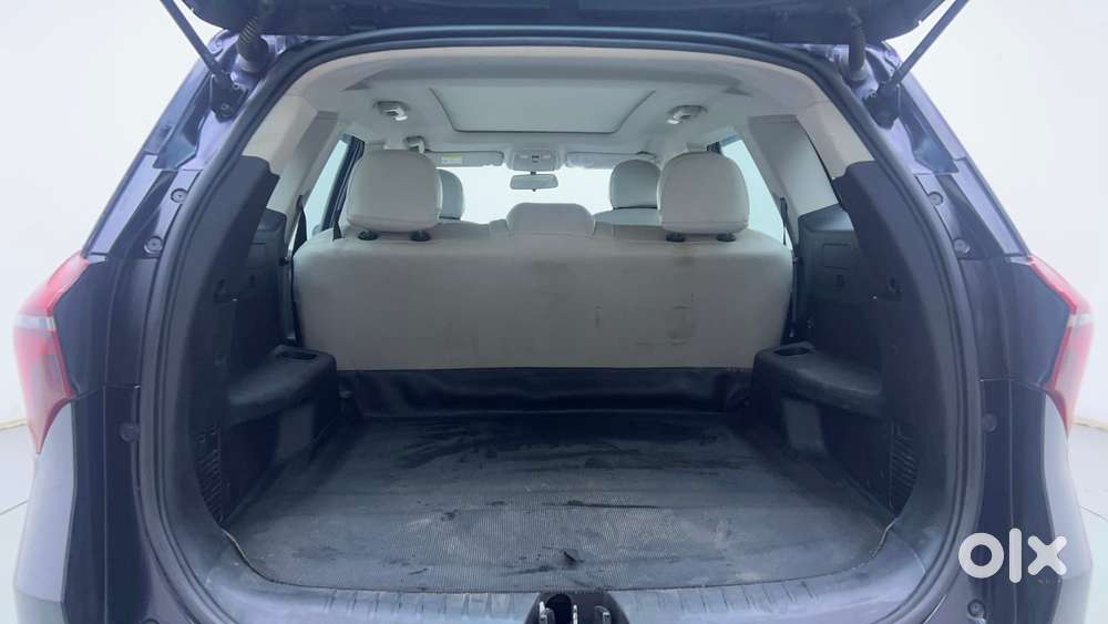 Mahindra Xuv700 2.0 Ax 5 Petrol Mt Str, 2022, Petrol