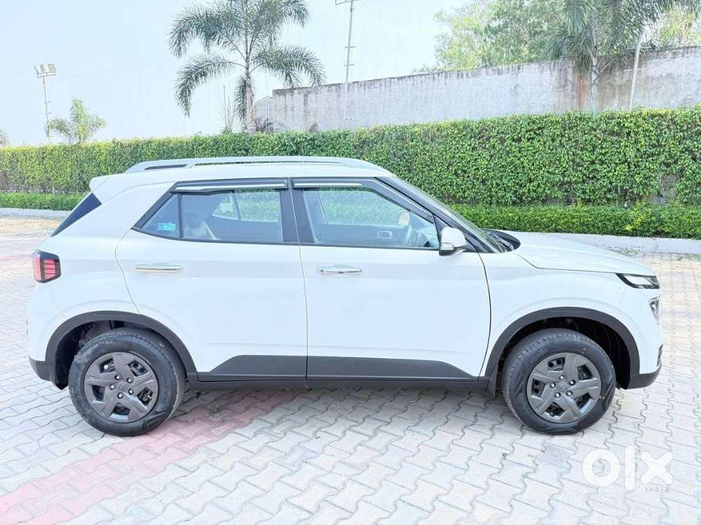 Hyundai Venue 1.2 S (o), 2023, Petrol