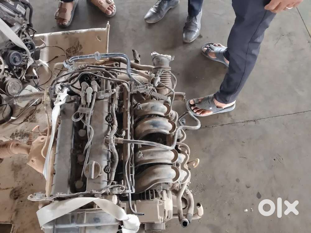 फोर्ड स्पेयर इंजन पेट्रोल में बेचना है पूरा सेट है ईसीएस के साथ