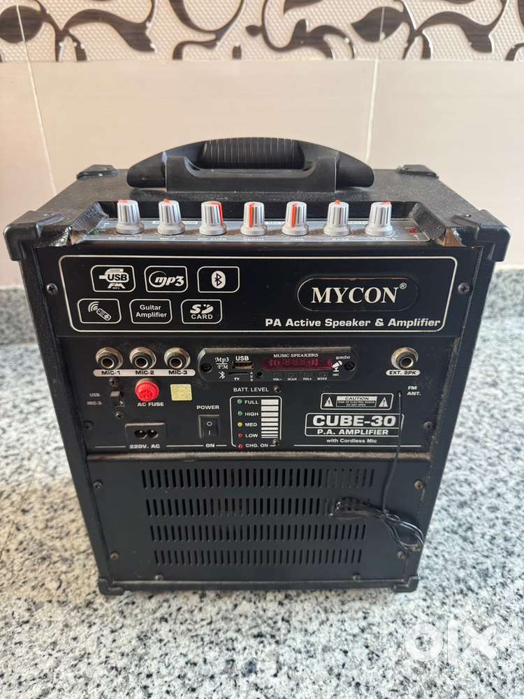Electric Guitar Its Distortion Pedal Amplifier A30 Cube Mic Set moano