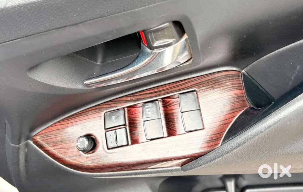 Toyota Innova Crysta [2020-ongoing] 2.4 Gx 8 Str, 2017, Diesel