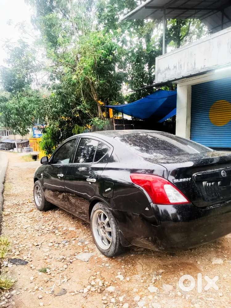 Nissan Sunny 2012