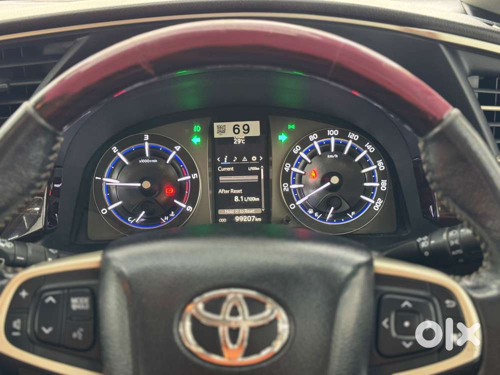 Toyota Innova Crysta 2.4 V, 2016, Diesel