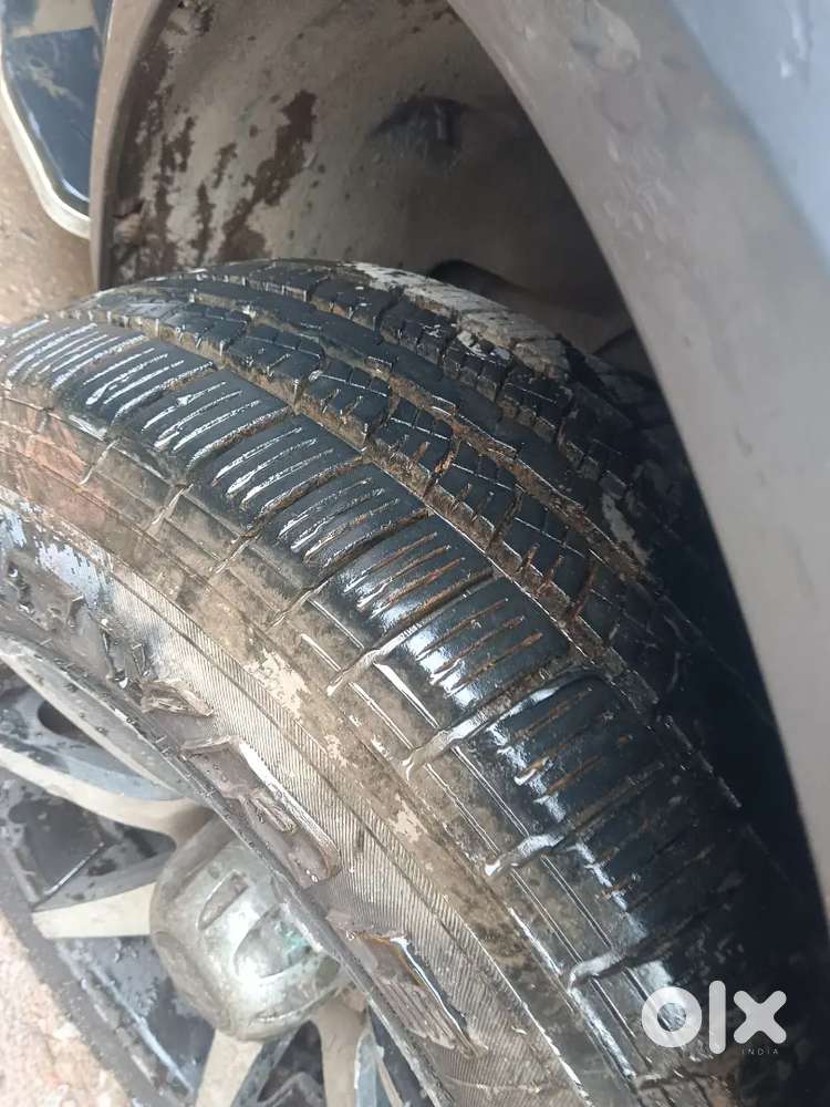 Xuv500 Diesel With Extra Fitted Screen Led Light Carrier  4 New Tyre