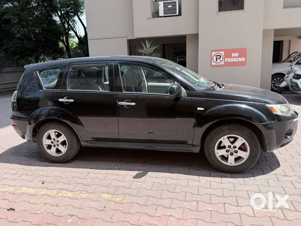 Mitsubishi Outlander Petrol 100000 Km Driven
