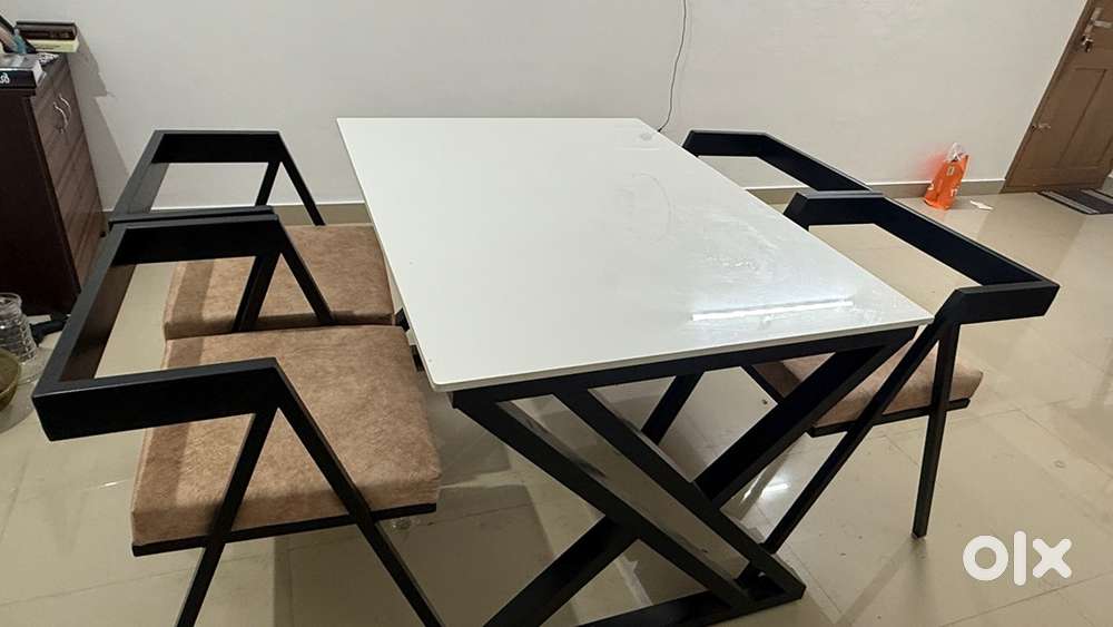 Dinning table with 4 chairs